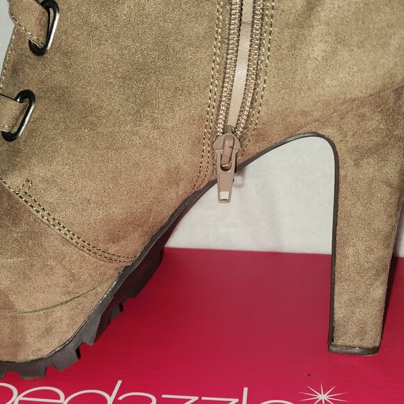 Gently Used Shoe Boot size 12 - Picture 4 of 5